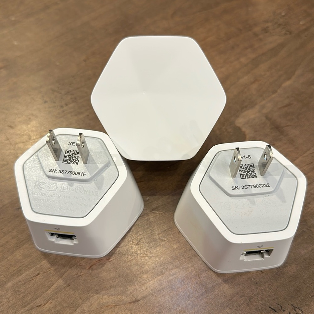 White Hexagonal Wi-Fi Extender Set